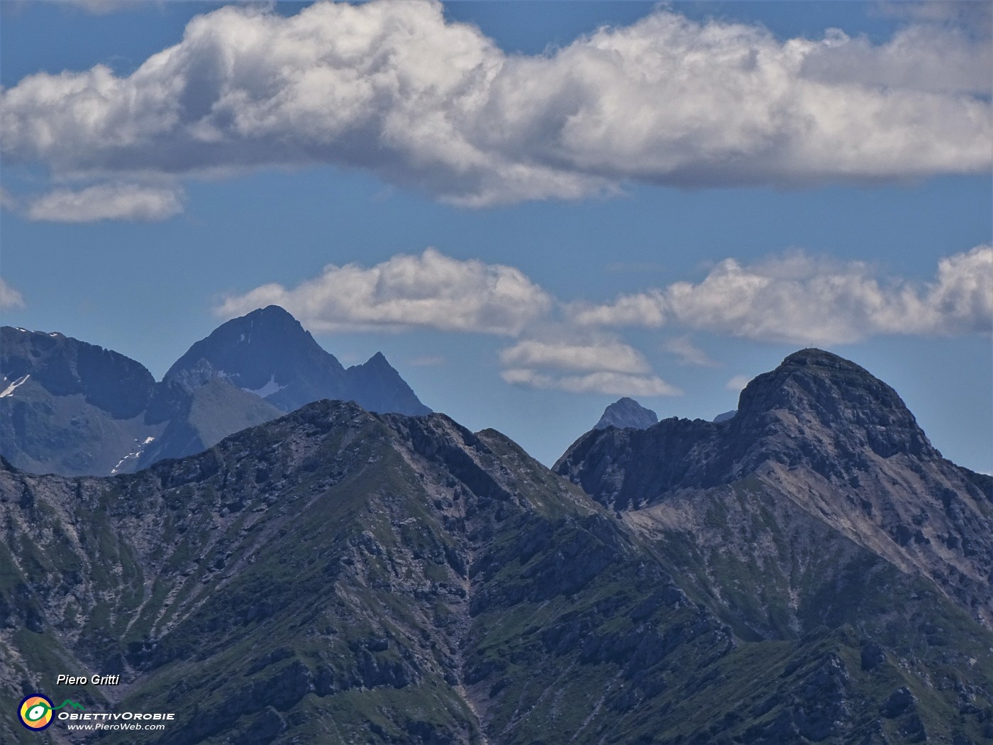 25 Zoom sul Pegherolo a dx e Pizzo del Diavolo a sx.JPG